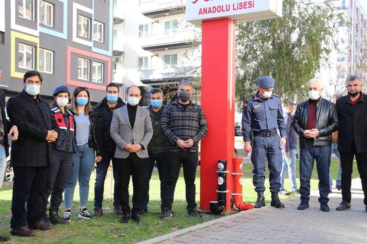 Kozan’da sokak hayvanlarına su ve mama desteği G3