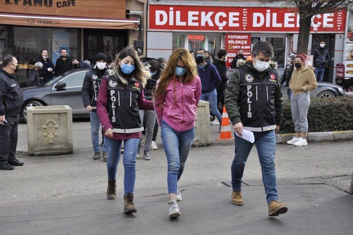 Araçlarıyla kaçmaya çalışan 5 uyuşturucu satıcısı yakalandı G1