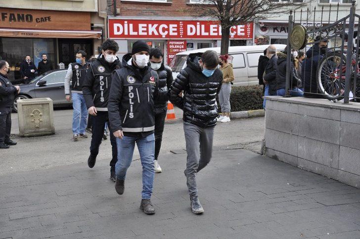 Araçlarıyla kaçmaya çalışan 5 uyuşturucu satıcısı yakalandı G2