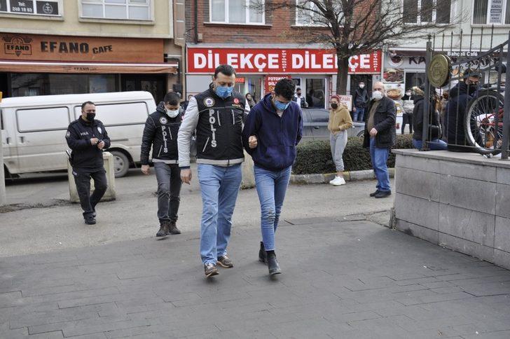 Araçlarıyla kaçmaya çalışan 5 uyuşturucu satıcısı yakalandı G3