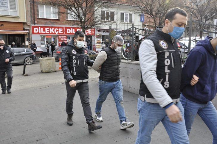 Araçlarıyla kaçmaya çalışan 5 uyuşturucu satıcısı yakalandı G4