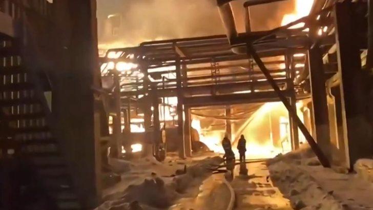 Rusya’da petrol rafinerisinde yangın G1