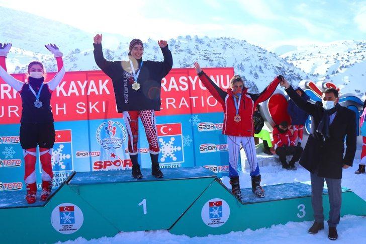 Ağrılı sporcu Berfin Balkis Türkiye şampiyonu oldu G3