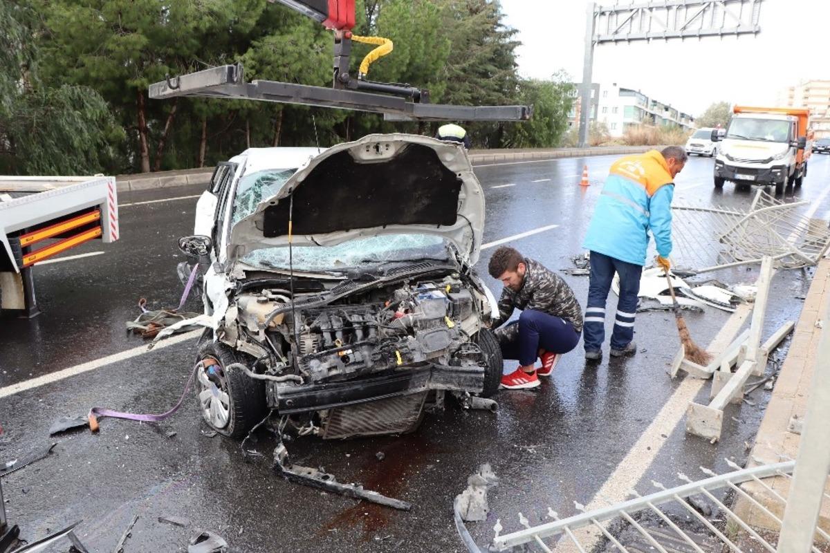Kuşadası &ccedil;evre yolunda trafik kazası: 1 yaralı