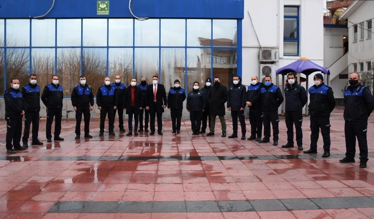 Kuşadası&rsquo;nda zabıtaya mesai &ouml;ncesi moral kahvaltısı