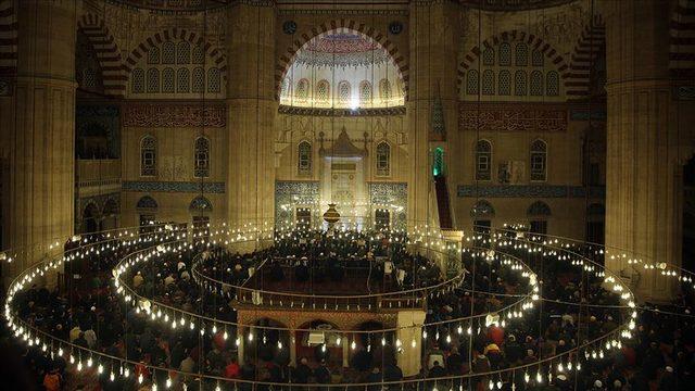 MİRAÇ KANDİLİ ORUCU kaç gün, hangi gün tutulur? Cuma günü tek gün oruç tutulur mu? İşte Miraç Kandili orucu fazileti