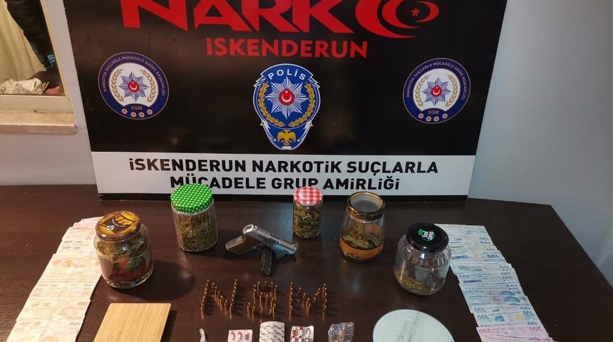Kavanozlardan uyuşturucu &ccedil;ıktı