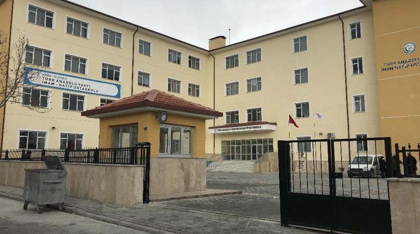 Isınmak isterken yaktığı ateşten zehirlenerek &ouml;ld&uuml;