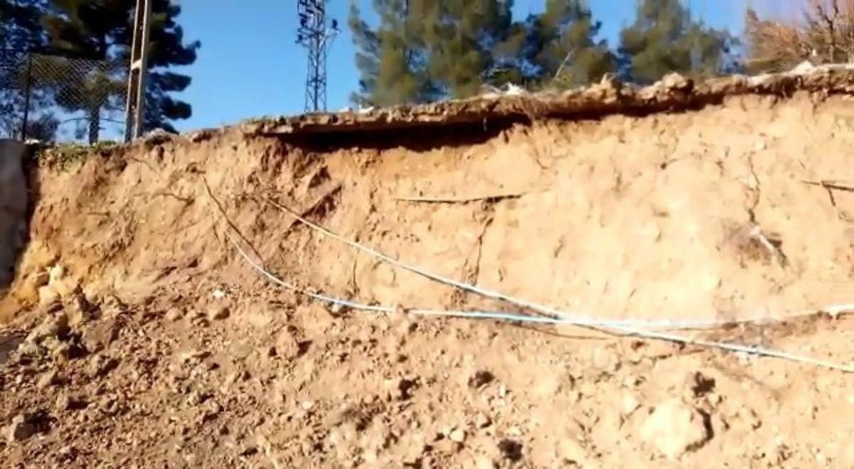 Kendi evinin yolunu genişletirken k&ouml;y&uuml;n yolunu bozdu