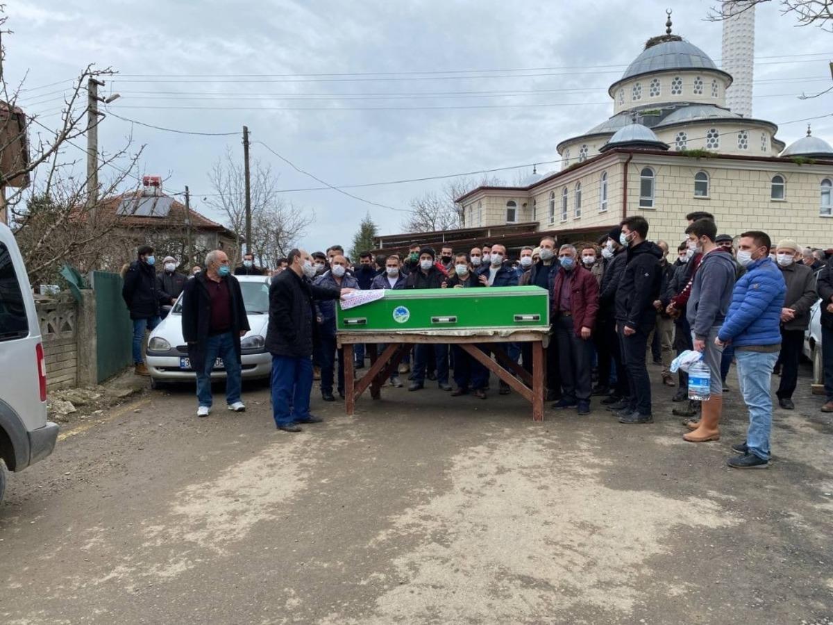 Kağıt gibi ezilen l&uuml;ks otomobilde hayatını kaybeden gen&ccedil;, son yolculuğuna uğurlandı