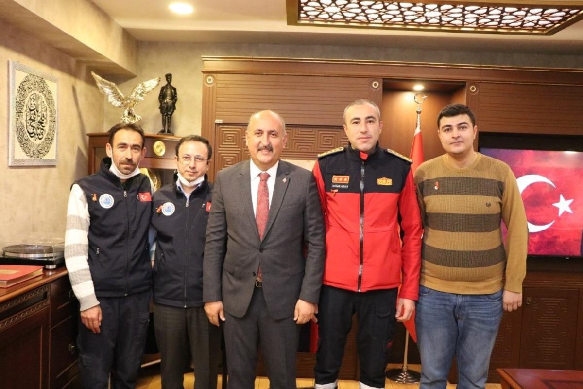 Başkan T&uuml;rkyılmaz başarılı personelleri &ouml;d&uuml;llendirdi
