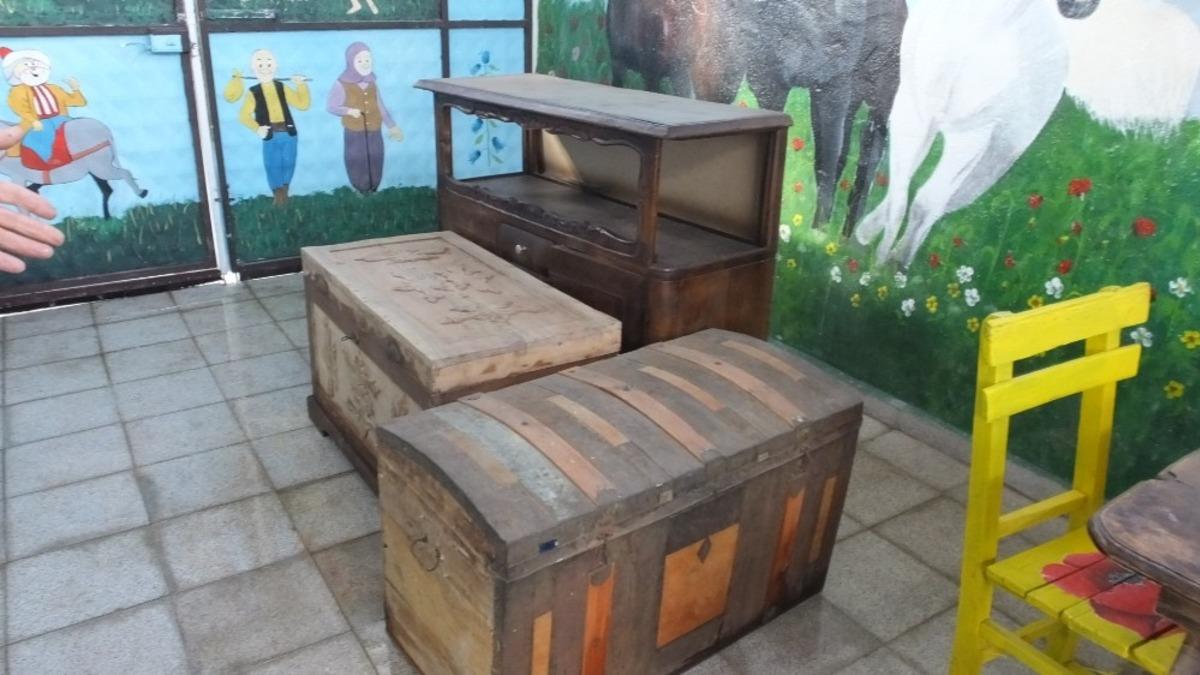 Burhaniye&rsquo;de emekli tekniker evini resimlerle s&uuml;sledi