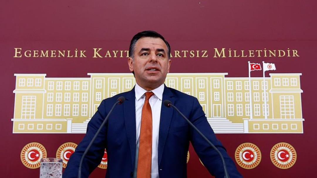 Barış Yarkadaş tan &Ouml;zg&uuml;r &Ouml;zel e Akın G&uuml;rlek yanıtı: "Milyar dolarlık operasyonlar y&ouml;netirken neden b&ouml;yle bir şeye girişsin?" 1