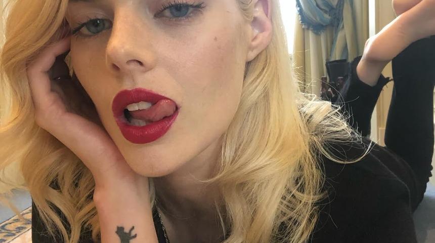 Korkunun altından kalkamayan Samara Weaving yönünü değiştirdi