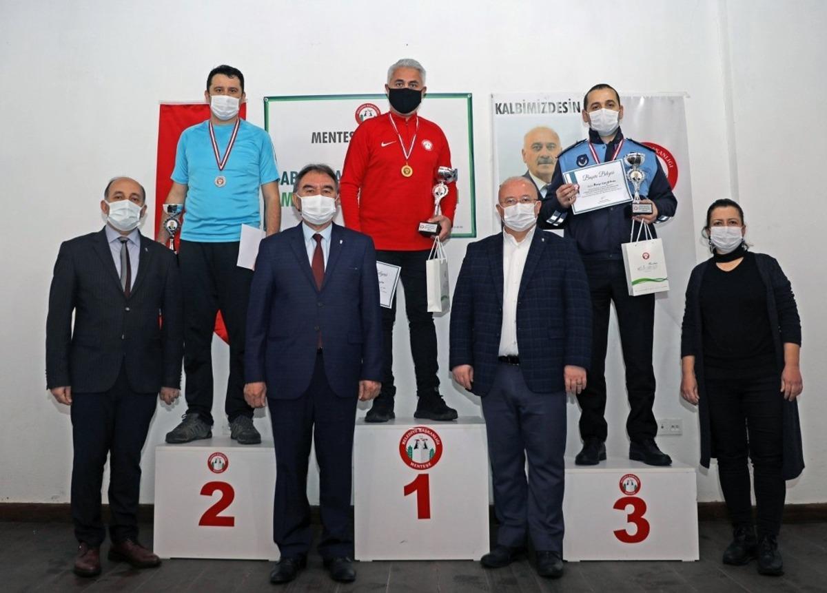 Abdullah Şinoforoğlu Masa Tenisi turnuvasında &ouml;d&uuml;ller sahiplerini buldu