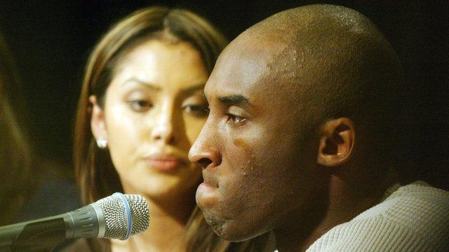 Kobe, 2003 yılında eşi Vanessa ile birlikte bir basın toplantısı düzenlemiş ve tecavüz iddialarını yalanlamıştı.