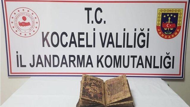 Torpidoya gizlenen tarihi İncil’i jandarma buldu