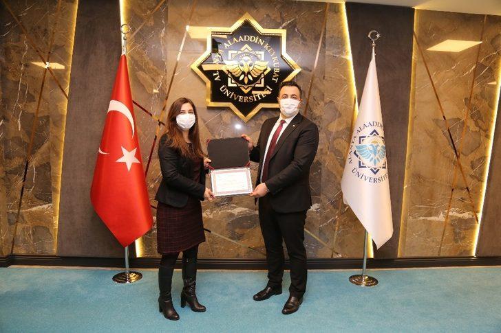 ALKÜ’de ilk kursiyerler sertifikalarını aldı G2