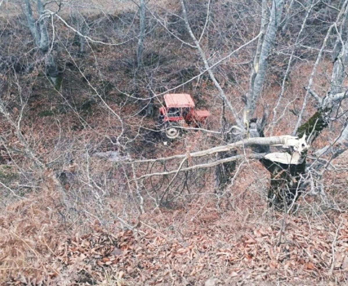 Samsun&rsquo;da trakt&ouml;r u&ccedil;uruma yuvarlandı: 1&rsquo; ağır 4 yaralı