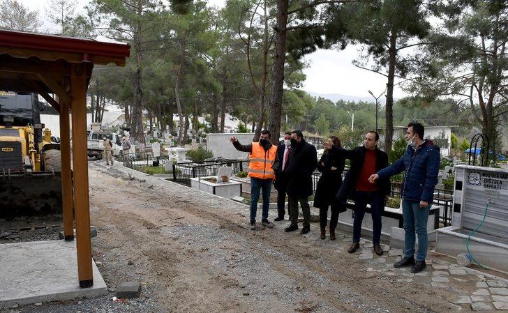 Kuşadası Yeni Asri Mezarlığında düzenleme çalışmaları sürüyor G3