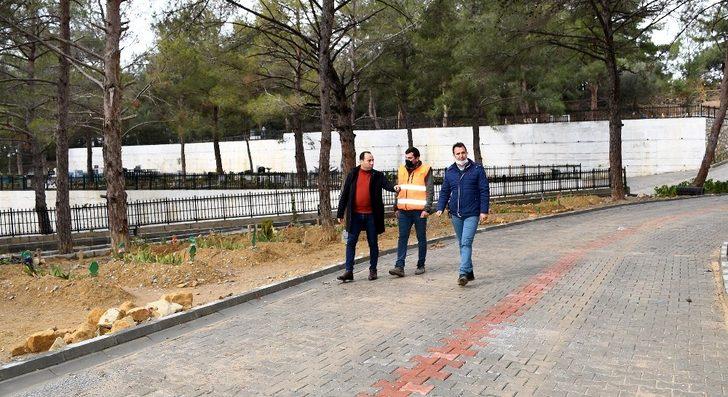 Kuşadası Yeni Asri Mezarlığında düzenleme çalışmaları sürüyor G4