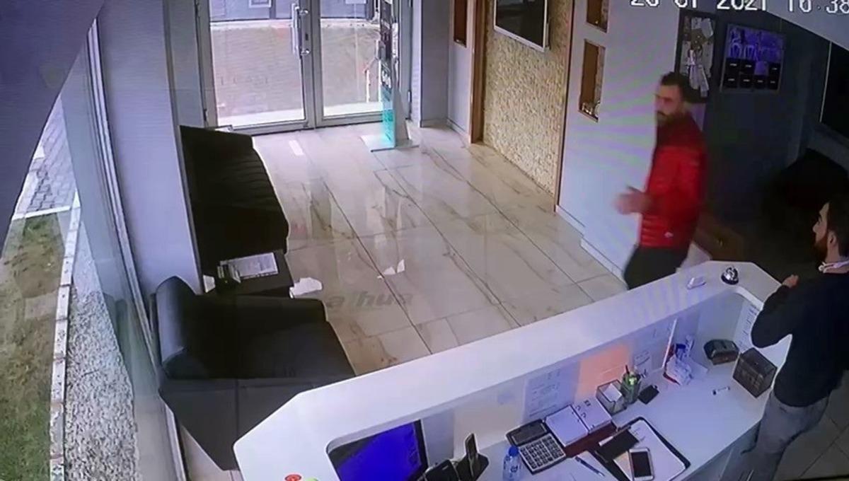 Sonik patlamada dışarı &ccedil;ıkan vatandaşların panik anları kamerada