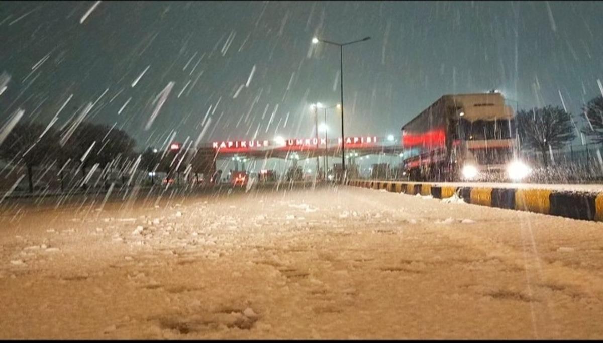 T&uuml;rkiye&rsquo;nin Avrupa&rsquo;ya a&ccedil;ılan kapısı beyaza b&uuml;r&uuml;nd&uuml;