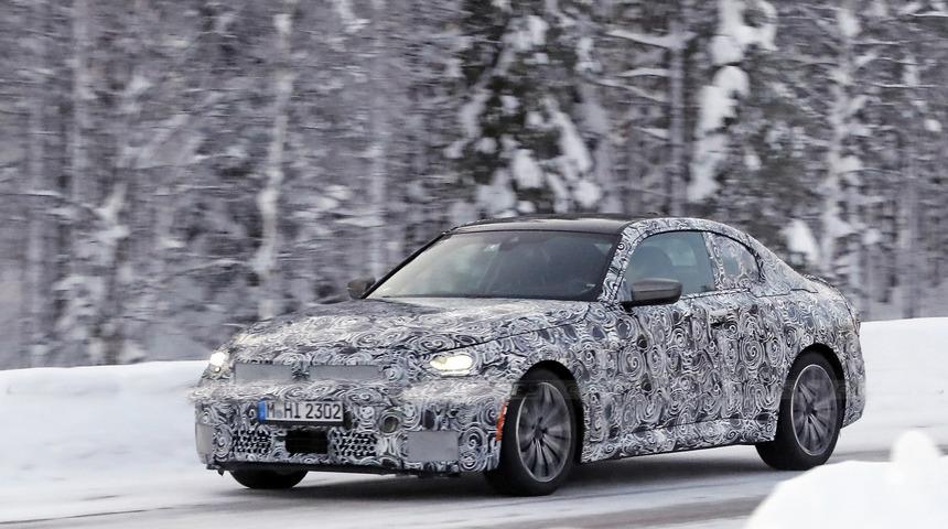 2022 BMW 2-Serisi Coupe kamuflajlı yakalandı