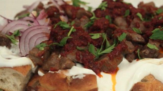 Klasiklerden sıkılanlara damak çatlatan yöresel lezzet: Pideli tirit tarifi!