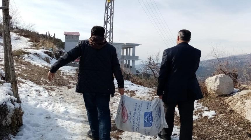 İhtiya&ccedil; sahibi ailelere gıda kolisi dağıtıldı