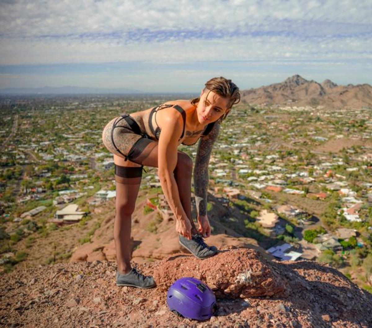 &Ouml;zel kuvvetler paraş&uuml;t&ccedil;&uuml;s&uuml; 'şimdiye kadarki en tehlikeli i&ccedil; &ccedil;amaşırı &ccedil;ekimi' i&ccedil;in 100 metreden atladı
