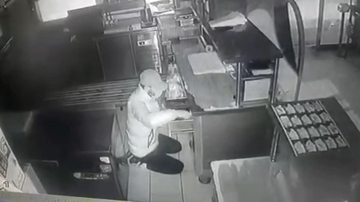 B&uuml;fe faresi kameraya b&ouml;yle yakalandı