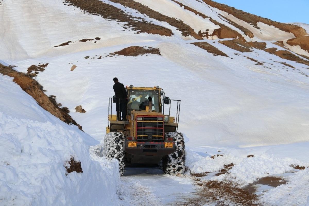 20 g&uuml;nl&uuml;k kar esaretinin ardından k&ouml;y yolu ulaşıma a&ccedil;ıldı