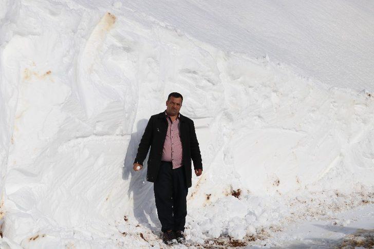 20 günlük kar esaretinin ardından köy yolu ulaşıma açıldı G4