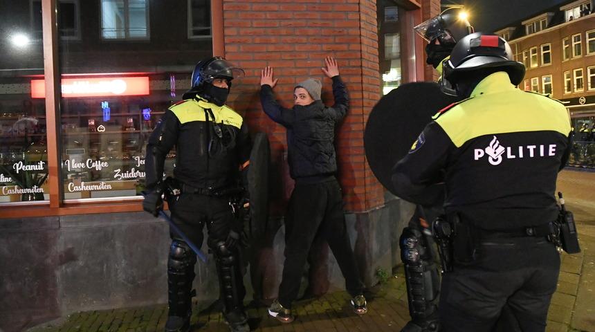 Hollanda'da protestolar durmuyor: 470 gözaltı!