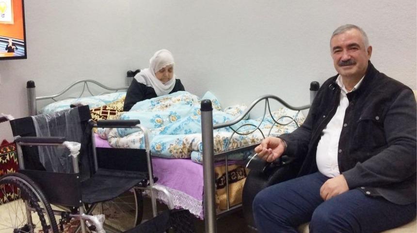 Başkan Turanlı&rsquo;dan yaşlı engelli anneye s&uuml;rpriz ziyaret