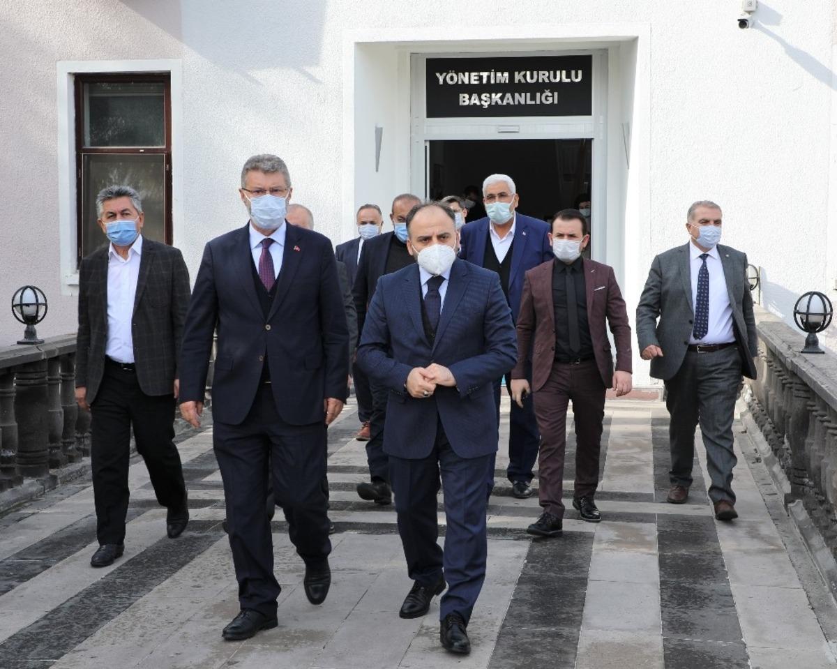 T&uuml;rkşeker Genel M&uuml;d&uuml;r&uuml; M&uuml;cahit Alkan&rsquo;dan Başkan Akay&rsquo;a Taziye Ziyareti