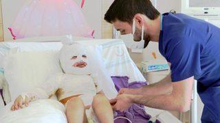 Henüz 2 yaşındaki çocuk, çaydanlık devrilmesiyle yandı