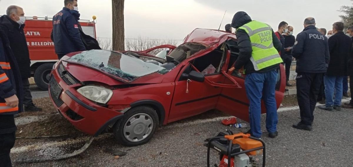 Ak&ccedil;adağ&rsquo;da feci kaza: 1&rsquo;i ağır 2 yaralı