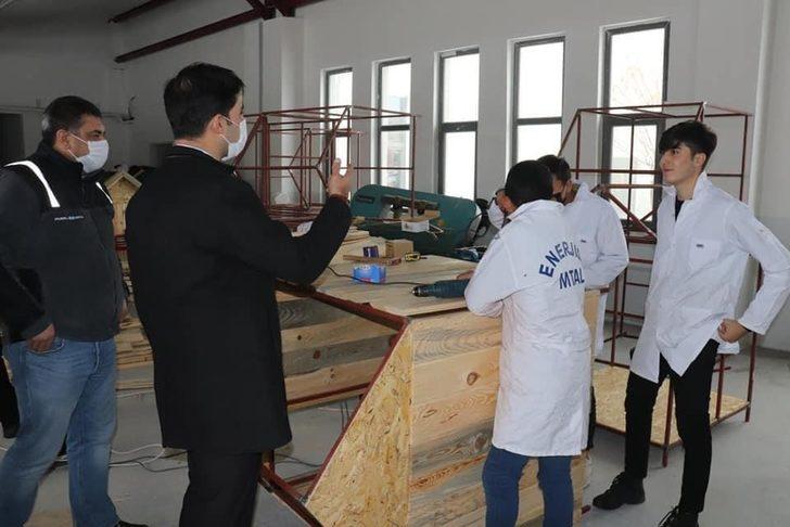 Tufanbeyli’de sokak hayvanları için kulübe üretiliyor G1