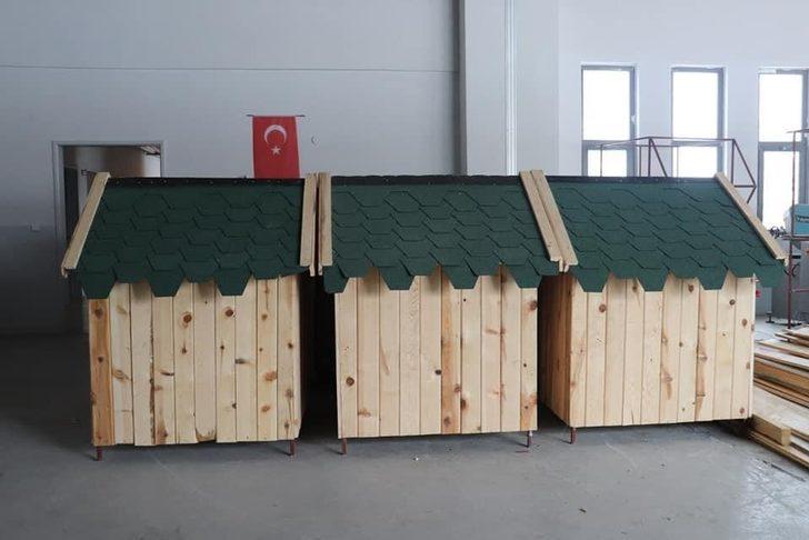 Tufanbeyli’de sokak hayvanları için kulübe üretiliyor G2