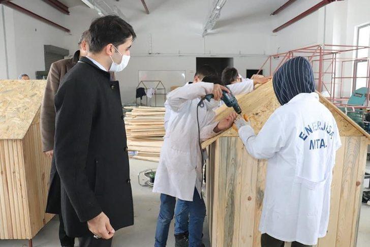 Tufanbeyli’de sokak hayvanları için kulübe üretiliyor G3