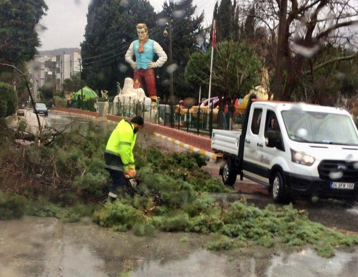 Söke’de sağanak yağış ve fırtına etkili oldu G3