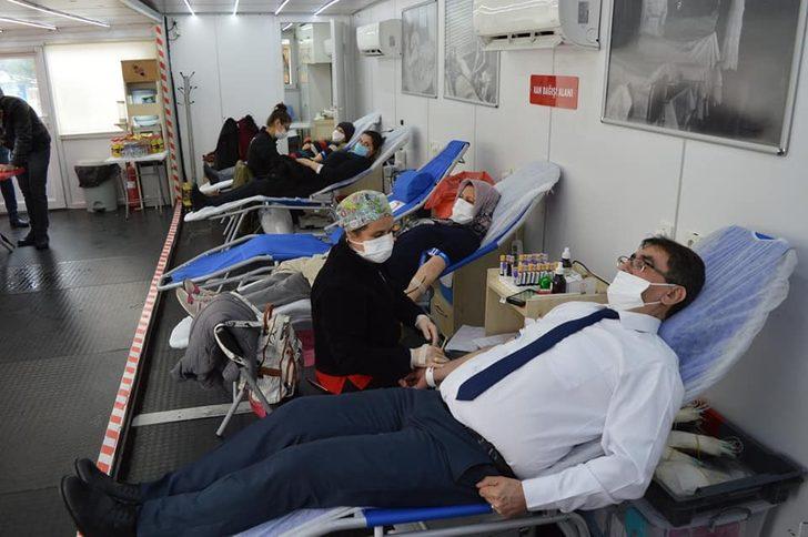 Karacasu Belediye Başkanı İnal’dan kan bağışı G2