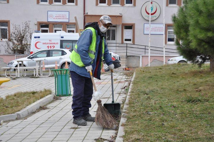 Ağaçlar budanıyor G4