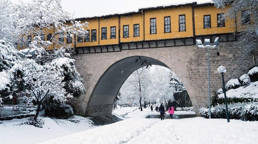Bursa’ya kar geri geliyor
