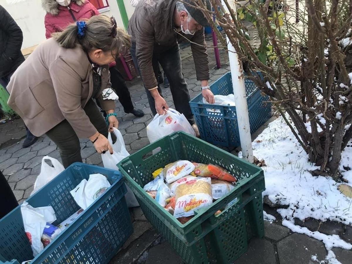 Bu mahallede imece usul&uuml; &ouml;rnek yardımlaşma var