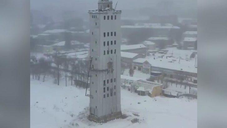 Rusya'da 40 metrelik tahıl asansörü 5 saniyede yıkıldı G2