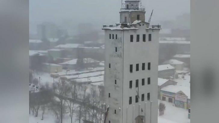 Rusya'da 40 metrelik tahıl asansörü 5 saniyede yıkıldı G3