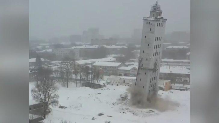 Rusya'da 40 metrelik tahıl asansörü 5 saniyede yıkıldı G4